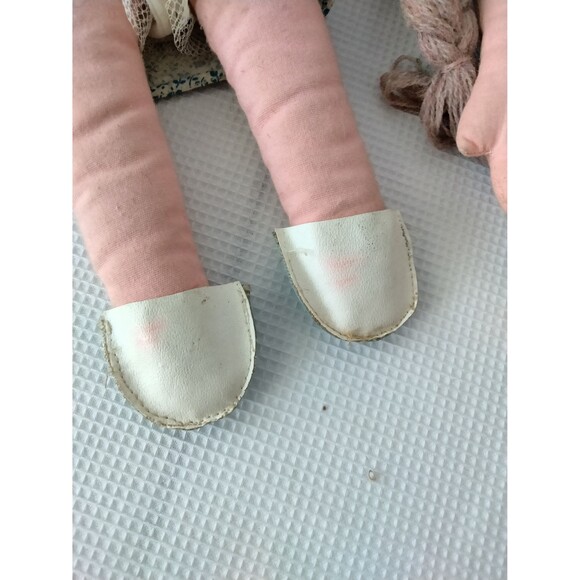 Charming Vintage 1960s Pair of Folk Art Reversible Happy/Sleepy Face Cloth Dolls - Picture 5 of 10